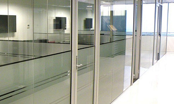 Перегородки из стекла в офисе в Алматы. Готовые проекты ПерилаГлавСнаб