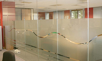 Стеклянные перегородки в офис, частично матированные в Алматы. Готовые проекты ПерилаГлавСнаб