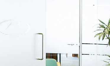 Перегородки из стекла в интерьере офиса купить в Алматы