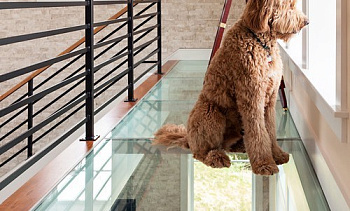 Стеклянный пол на площадке в частном доме в Алматы. Готовые проекты ПерилаГлавСнаб