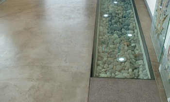 Стеклянный пол в квартиру с декоративной композицией в Алматы. Готовые проекты ПерилаГлавСнаб