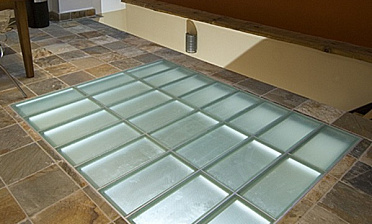 Стеклянный пол в квартиру с подсветкой купить в Алматы