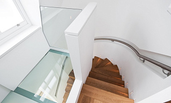 Стеклянный потолок в двухъярусной квартире в Алматы. Готовые проекты ПерилаГлавСнаб