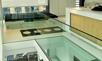 Стеклянные полы на кухне в Алматы. Готовые проекты ПерилаГлавСнаб