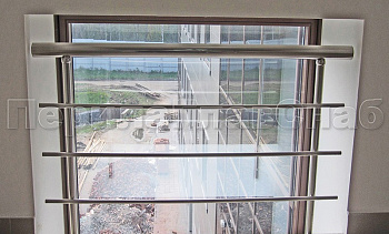 Межэтажное ограждение из нержавеющей стали с торцевым креплением для окон в Алматы. Готовые проекты ПерилаГлавСнаб Межэтажное ограждение из нержавеющей стали с торцевым креплением для окон в Алматы. Готовые проекты ПерилаГлавСнаб