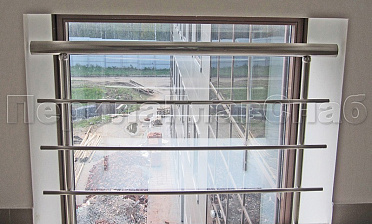 Межэтажное ограждение из нержавеющей стали с торцевым креплением для окон купить в Алматы