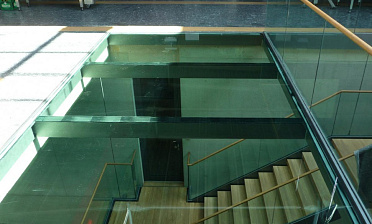 Стеклянный потолок в бизнес-центре купить в Алматы