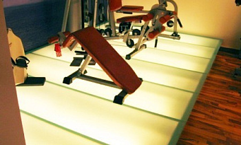 Люминесцентная подсветка стеклянного блочного пола в Алматы. Готовые проекты ПерилаГлавСнаб