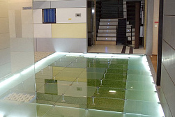 Стеклянные полы с подсветкой в Алматы. Готовые проекты ПерилаГлавСнаб - фото 1