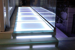 Стеклянные полы и подиумы в Алматы. Готовые проекты ПерилаГлавСнаб - фото 1 Стеклянные полы и подиумы в Алматы. Готовые проекты ПерилаГлавСнаб - фото 1