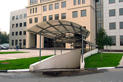 Козырьки и навесы на металлокаркасе в Алматы. Готовые проекты ПерилаГлавСнаб - фото 23