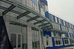 Стеклянные козырьки на спайдерах в Алматы. Готовые проекты ПерилаГлавСнаб - фото 1